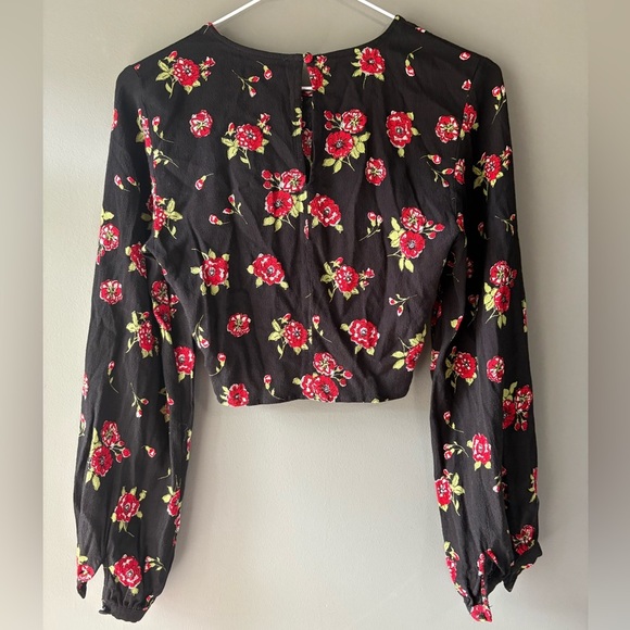 ZARA size small Floral Black Crop Top, long sleeve, key hole front - Picture 6 of 8